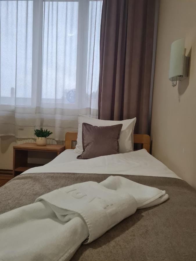 Garni Hotel Alma Пирот Экстерьер фото