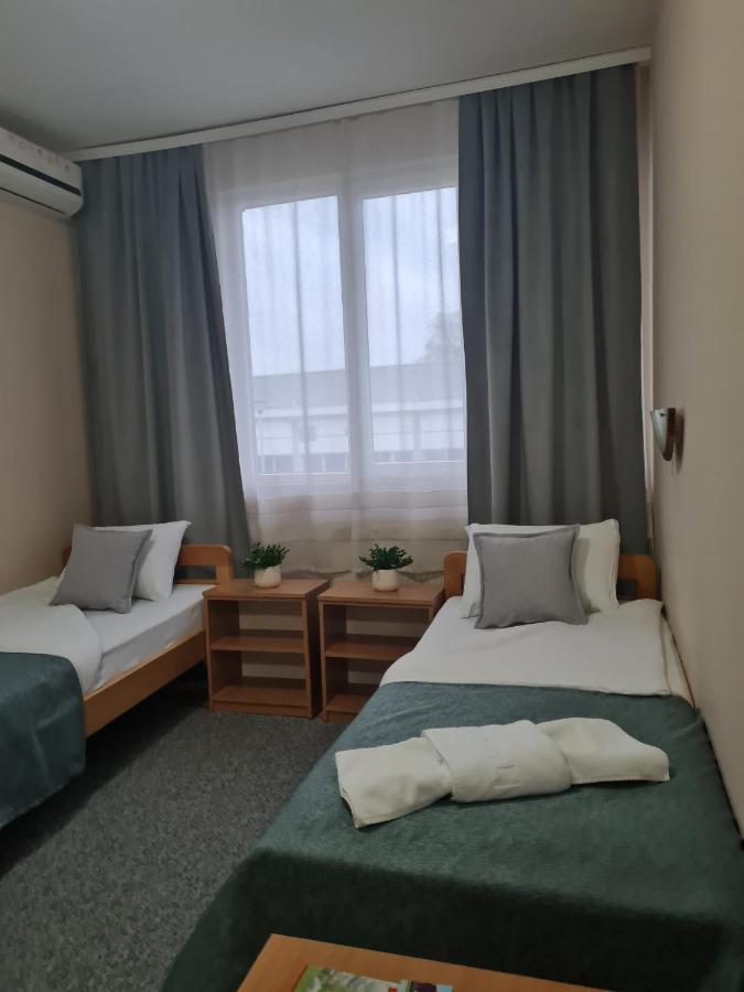 Garni Hotel Alma Пирот Экстерьер фото