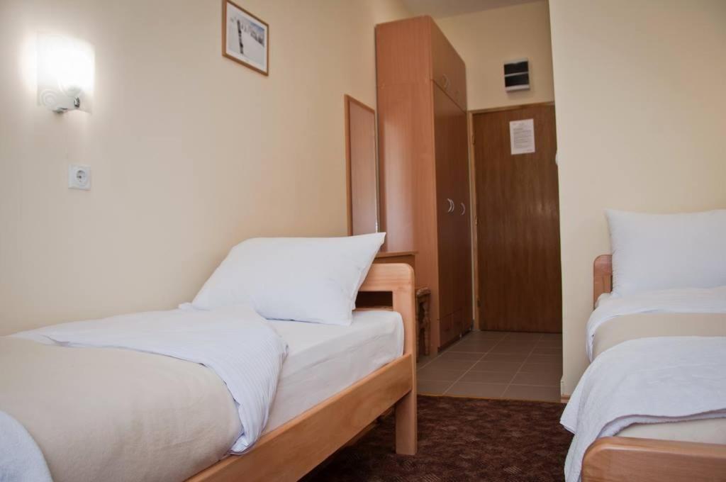 Garni Hotel Alma Пирот Экстерьер фото